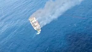 KMP Putri Yasmin Terbakar di Selat Lombok, 212 Orang Dievakuasi dan 1 Meninggal Dunia