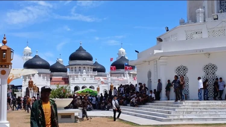 Bendera Bulan Bintang Picu Bentrokan Massa dan Aparat di Peringatan Hari Damai Aceh